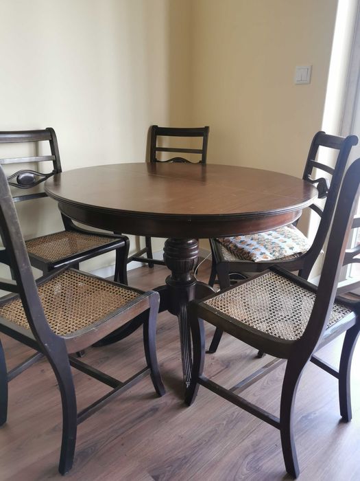 Mesa e 5 cadeiras