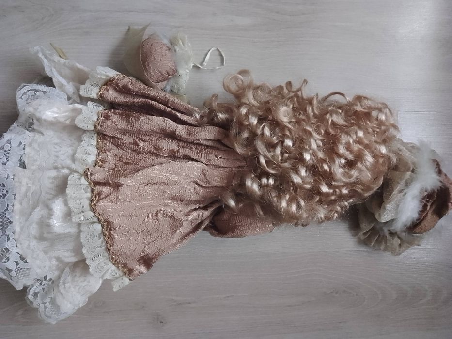 Lalka porcelanowa, kolekcjonerska