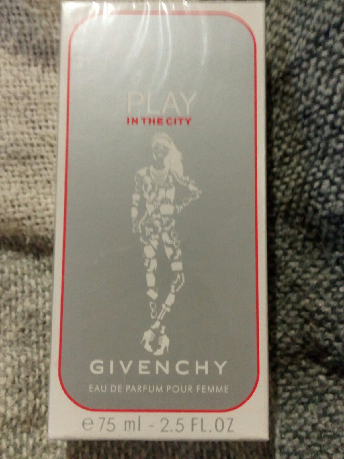 Givenchy Play in the city