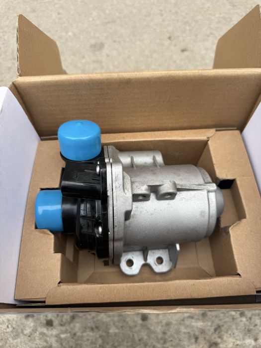 Помпа Bmw f10  (n55 )