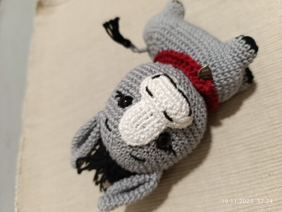 В'язана м'яка іграшка віслюк, віслючок