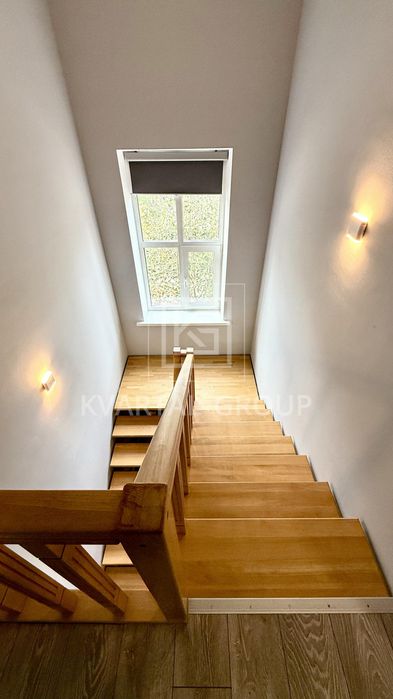 Будинок з новим ремонтом у центрі Гостомеля — укомплектований