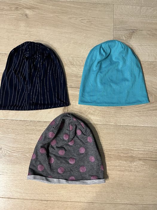 Czapki cienkie rozmiar 56