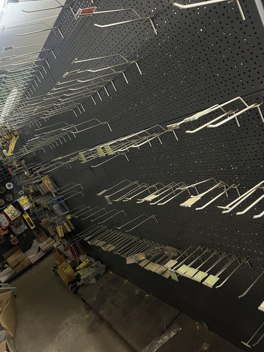 Regały magazynowe perforowane z hakami