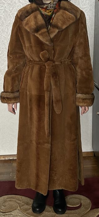Продаємо шубу з натурального хутра бобра
