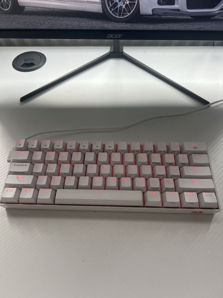 Komputer Gamingowy, mikrofon, klawiatura, 2x monitory 27”, 24”