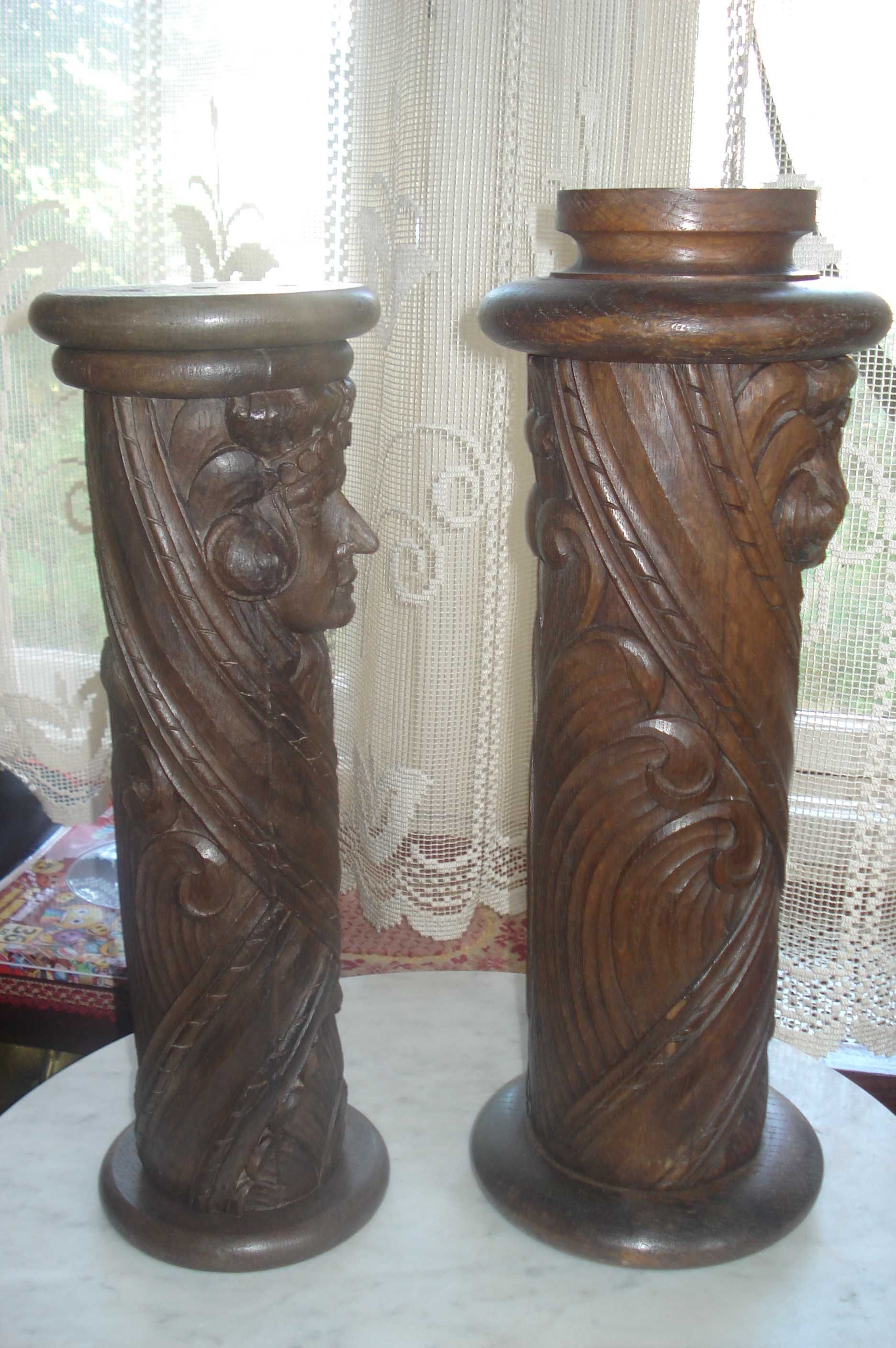 Dwie kolumny z dębu około 1900 rok