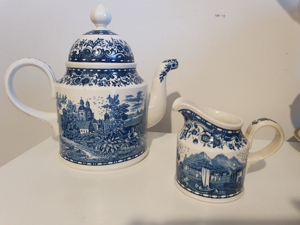 Посуда красивая ,есть  Villeroy  & Boch  Германия
