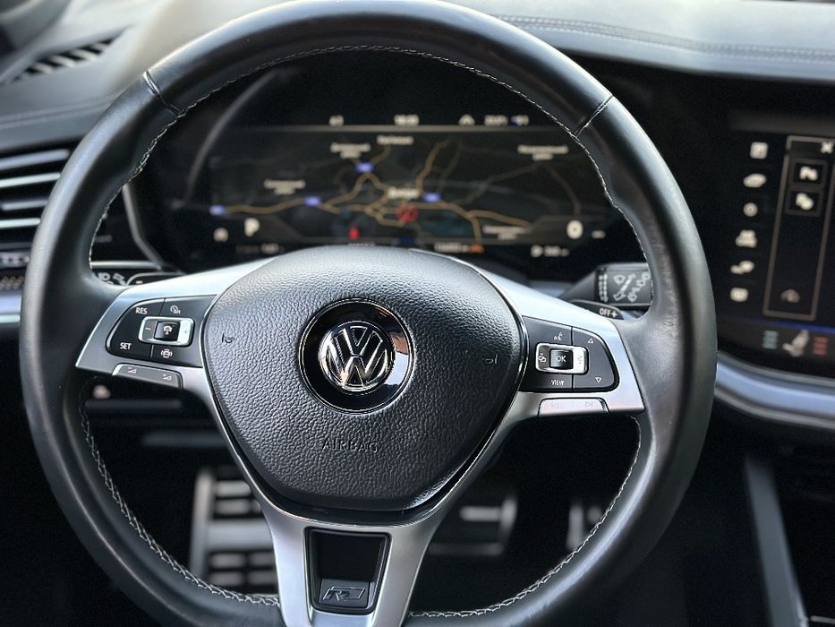 Продам заряженный R-Line Touareg 2019 года!