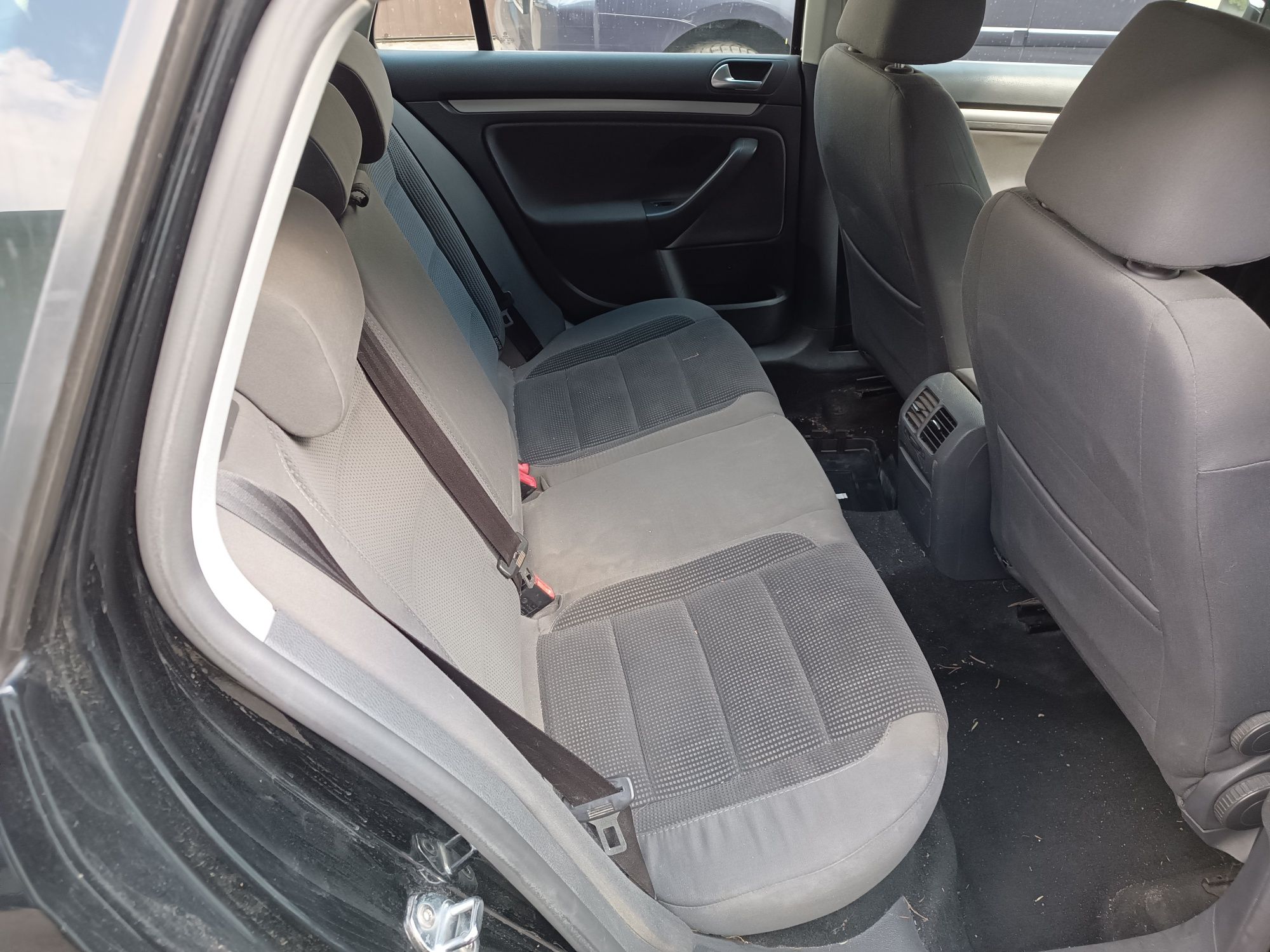Vw Golf V Kombi - Fotele przód grzane + kanapa + boczki EUR