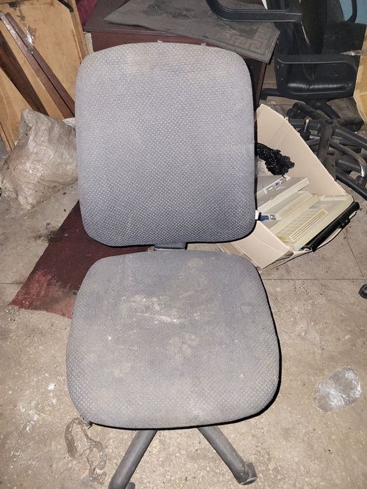 Продам крісло офісне