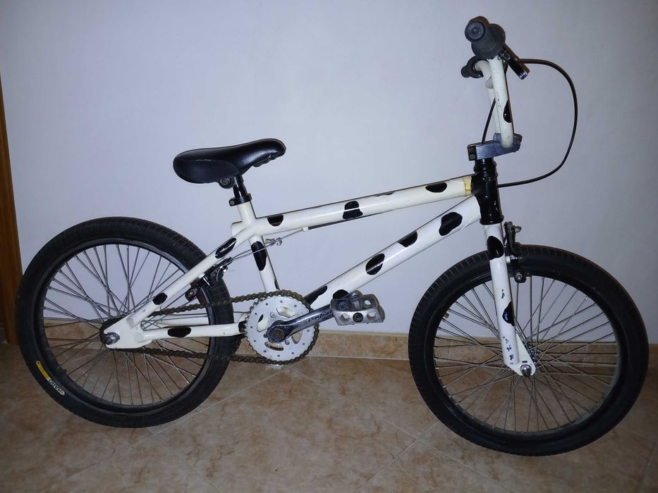 BMX usada, antiga. Peças de marca