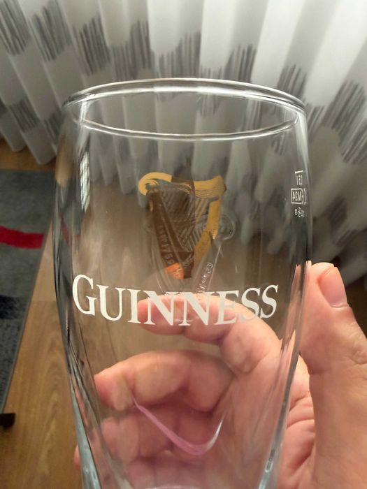 Vendo 2 copos de cerveja Guinness (50cl)
