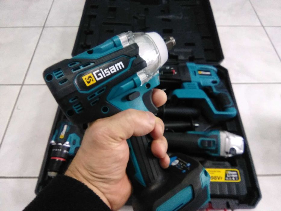 Conjunto de 4 ferramentas: 4 baterias, 2 carregadores,