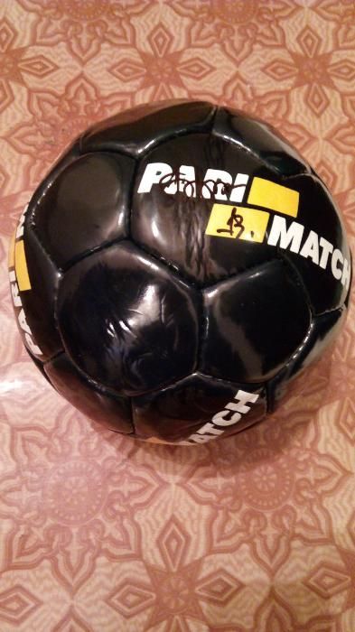 Футбольный кожаный мяч с автографом Дениса Бойко
