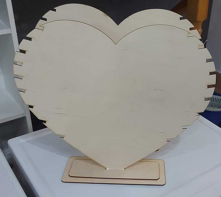 Stojak drewniany na łańcuszki biżuterię ekspozytor sklep serce 40x40cm