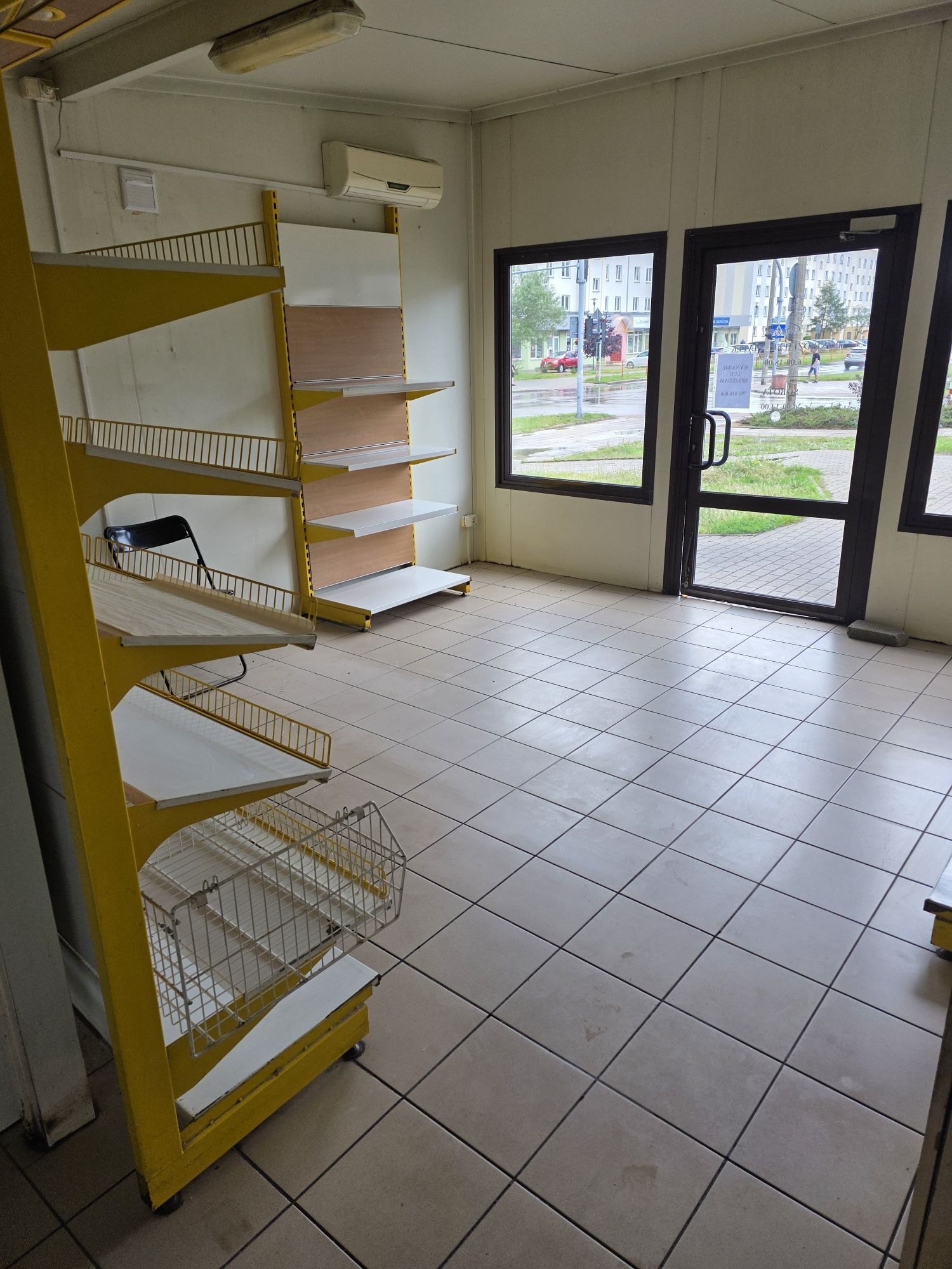 Sprzedam lokal  handlowo-usługowy 25 mkw ul Dubois róg Św Jerzego