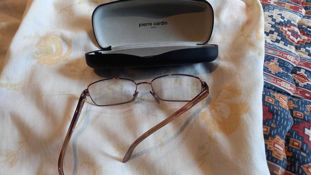 Óculos de graduação ligeira - com armações de Pierre Cardin