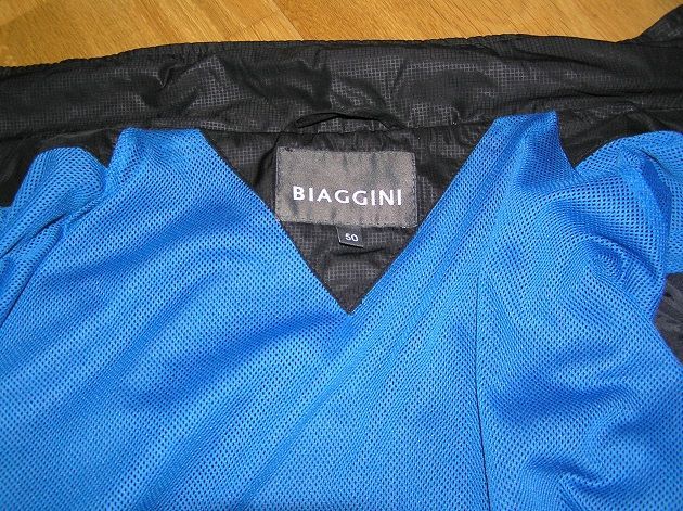 Czarna kurtka rozmiar 50 (170 cm).