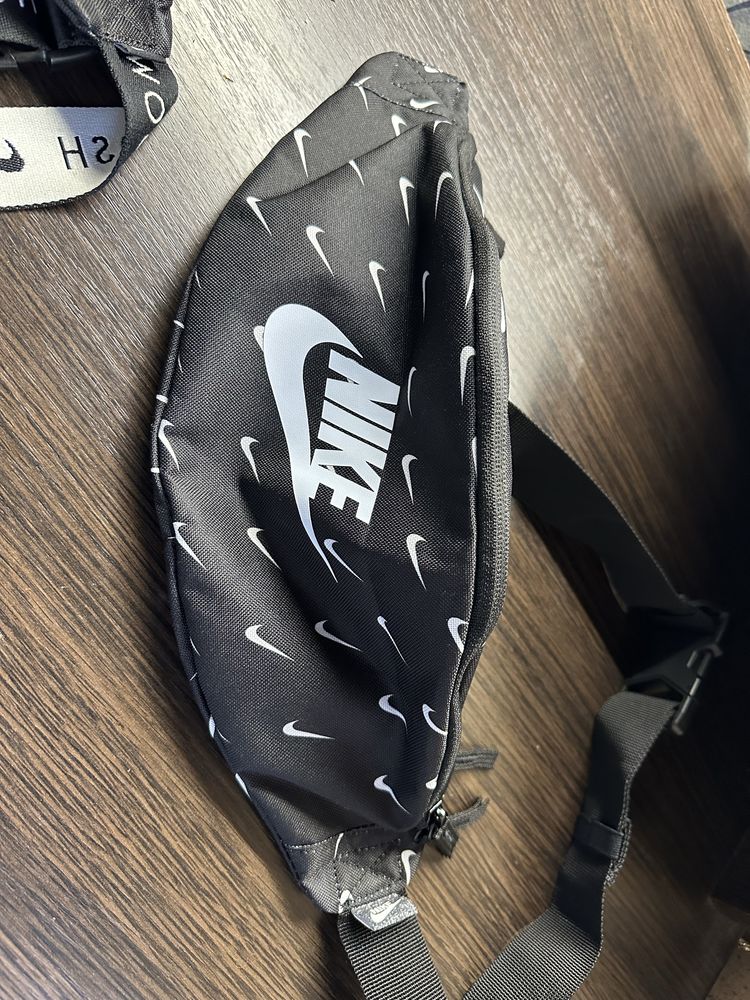Сумка на пояс Nike Nk Heritage Wstpck - Swsh Wave DM2161-010