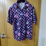 Camisa colorida animada