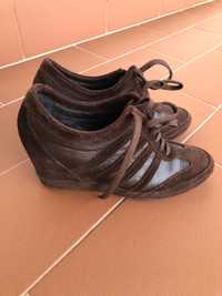 Sapatos com Cunha castanhos Foreva nr38