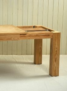 Mesa de jantar em pinho pintada de branco