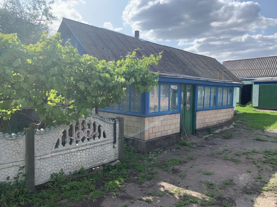 Продаєть дворище