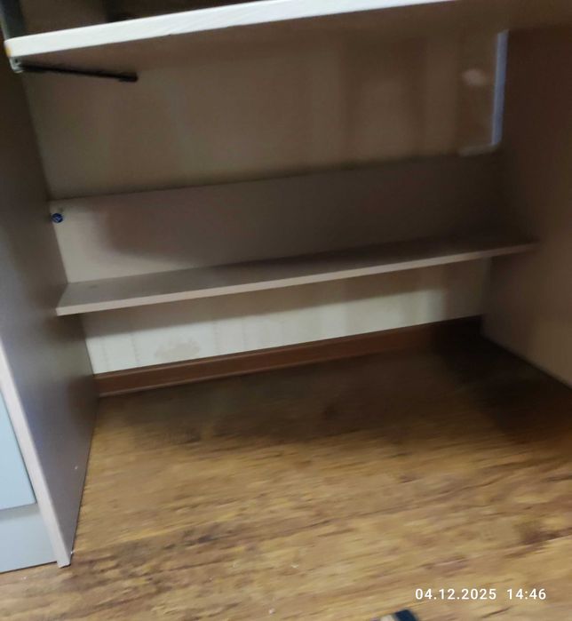 Ліжко-горище з шафою і столом