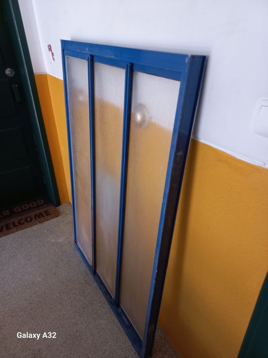 Frontal de duche para banheira.