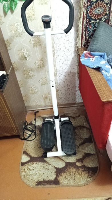 Степер з опорой та еспандеро новийм