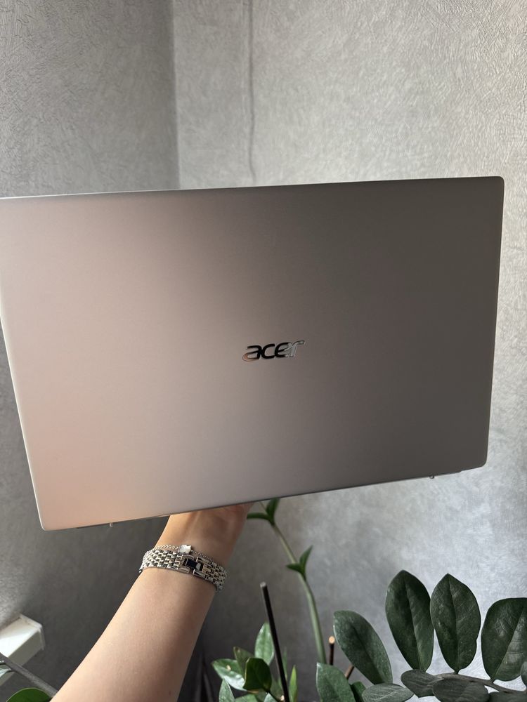Ноутбук Acer Swift 1 (модель SF114-34-P06V)