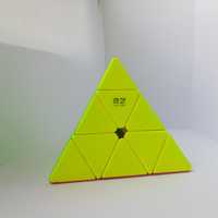 Швидкісна пірамідка від компанії qiyi