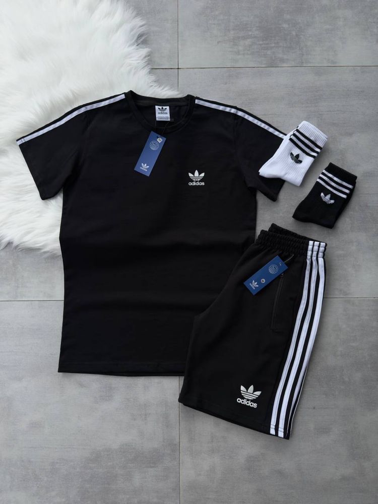 Adidas набір — футболка + шорти + 2 пари шкарпеток в подарунок
