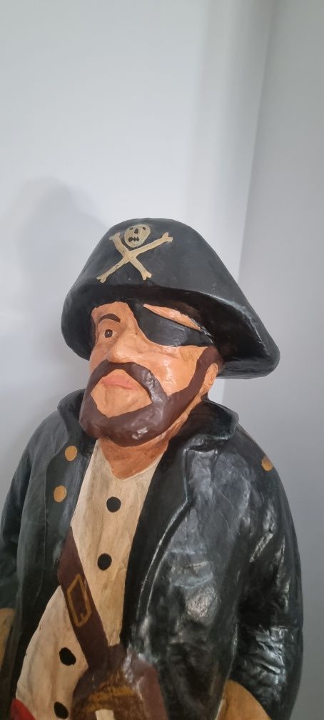 Pirata em  papel mache