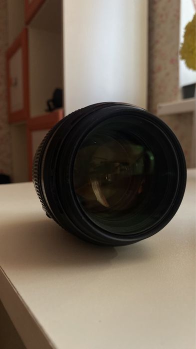 Canon EF 85mm/f1.8 USM