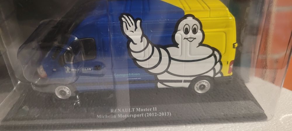 8 Viaturas Assistência Rally Novas