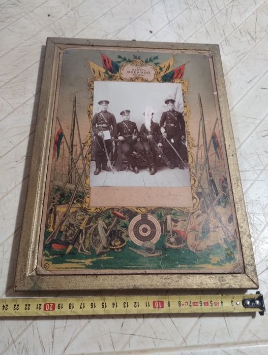 "В Память Военной службы", фото офицеров в рамке