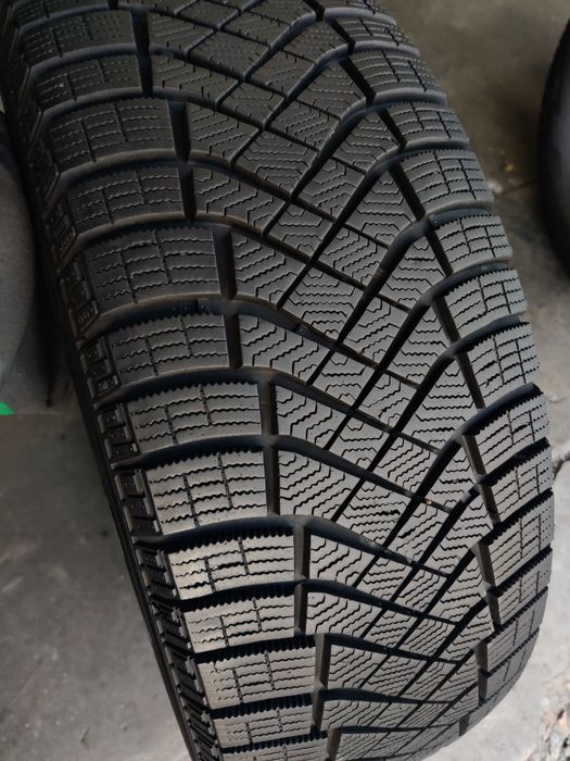 R17 225 60 шини зимові Pirelli Ice Zero Winter гарний стан 8+мм
