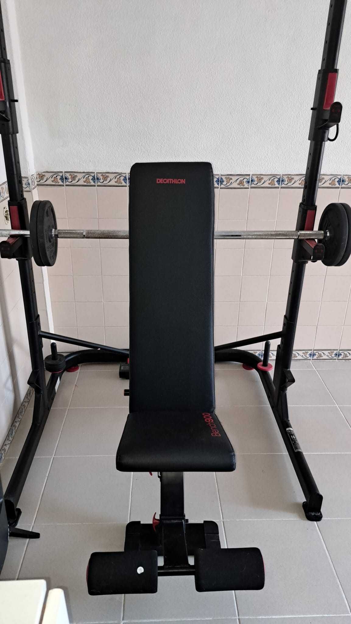 Rack + banco de musculação + conjunto de halteres/barra