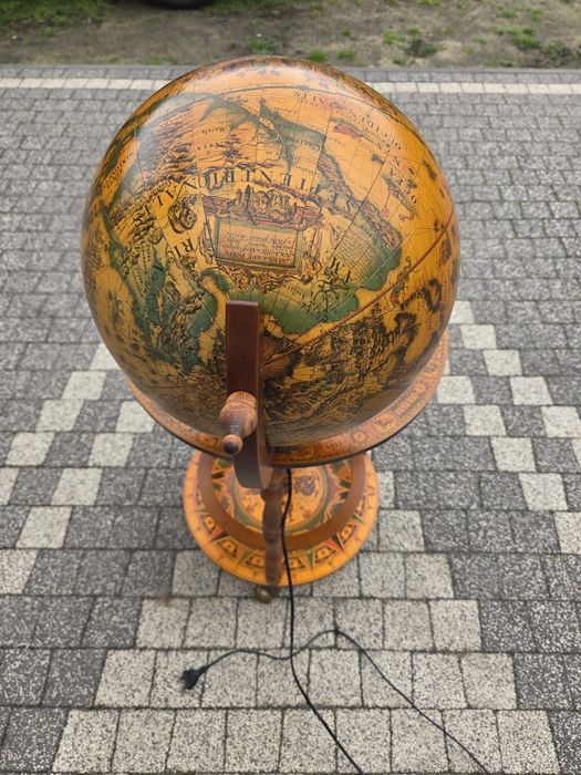 Barek mobilny w kształcie globusa podświetlany