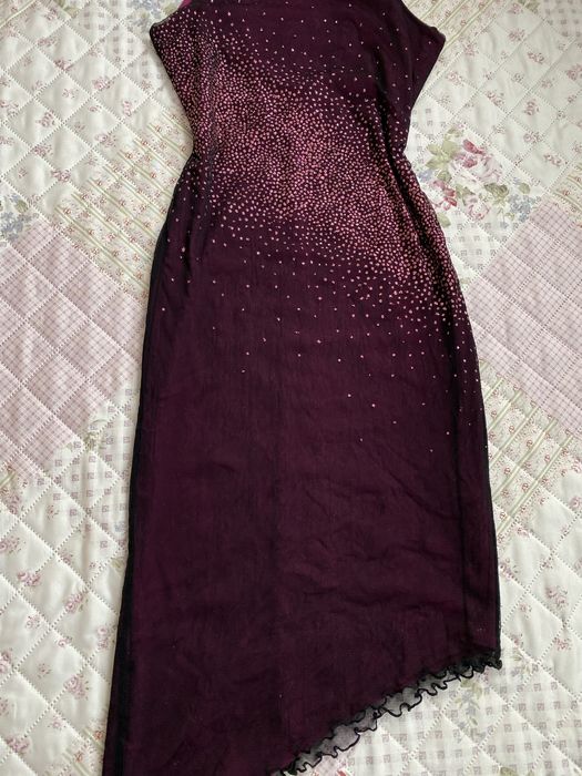 Burgundowa asymetryczna sukienka midi mesh M 38 rivee island zdobienia