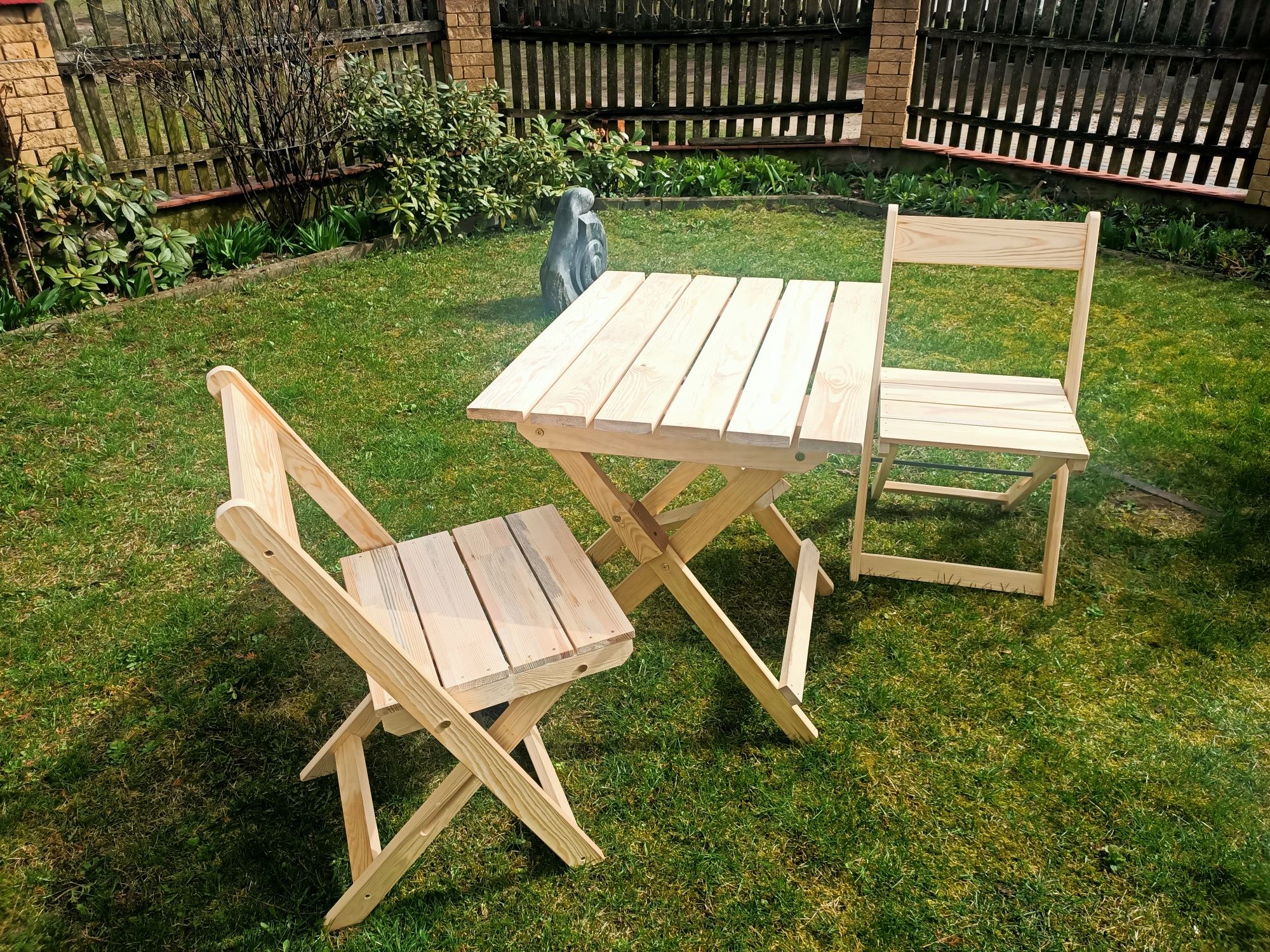Krzesła ogrodowe drewniane