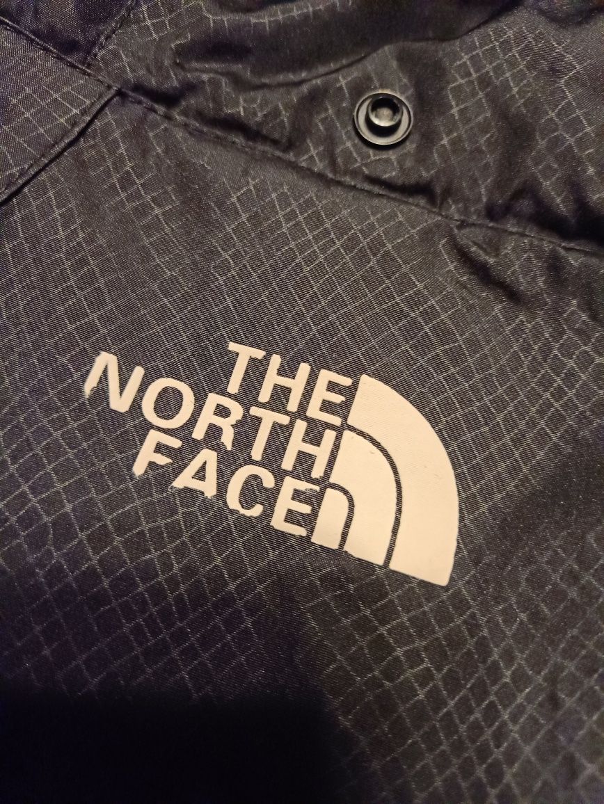 Czarna kurtka z kapturem The North Face Summit Series Gore-Tex