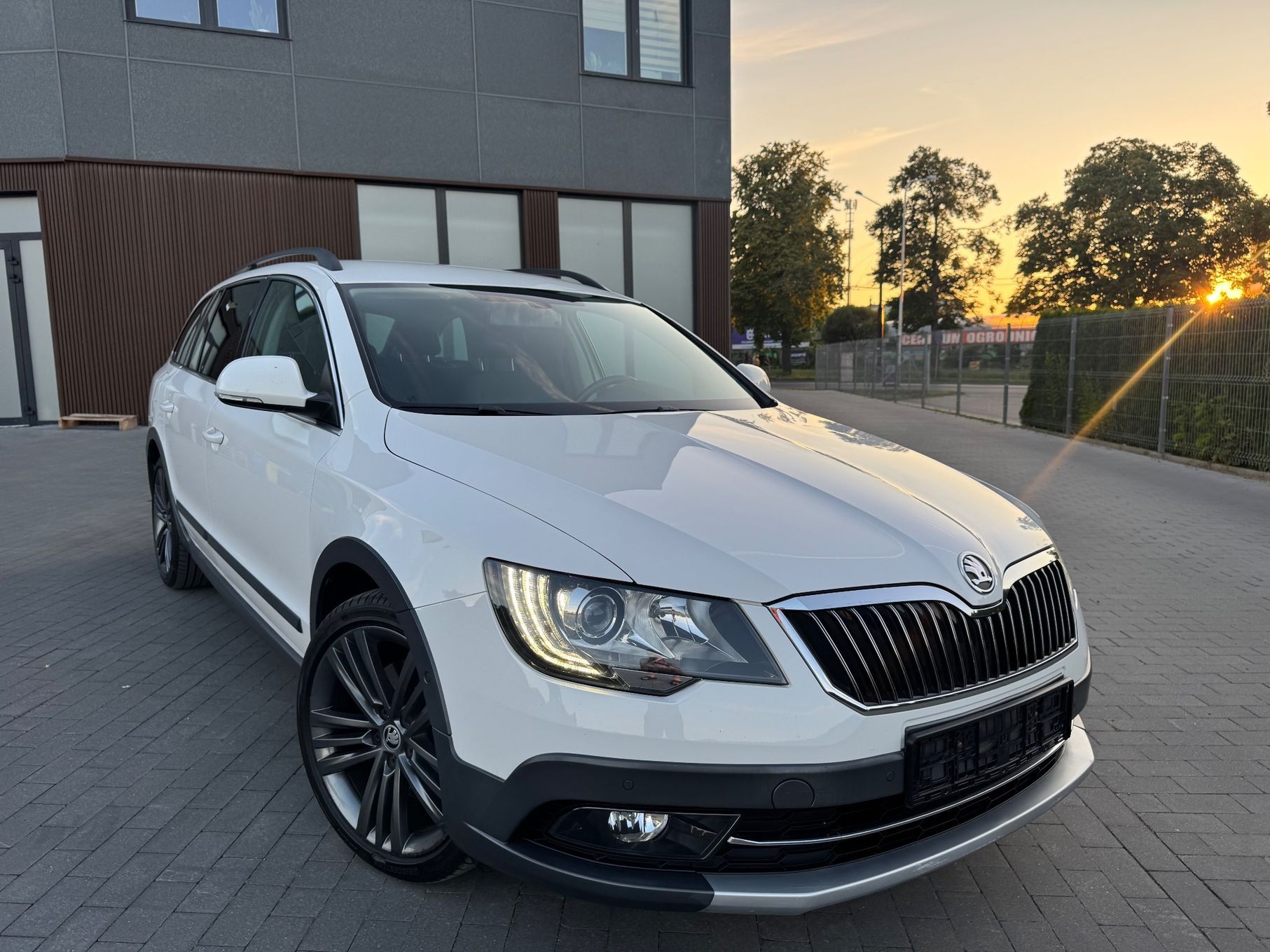 Skoda Superb 170 ps Automat 4x4 Skóry Wentylowane El.Klapa Wzorowy Stan Sereisowany