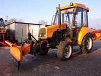 MTZ Ciągnik rolniczy MTZ 320A - PRONAR z pługiem do śniegu  Ciągnik MTZ 320A - Pronar z pługoem odśnieżnym KACPER