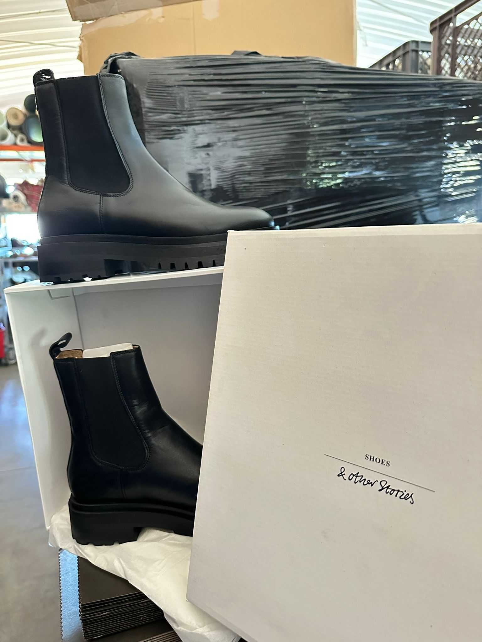 LOTE BOTAS CHELSEA BLACK 300 Pares stock off