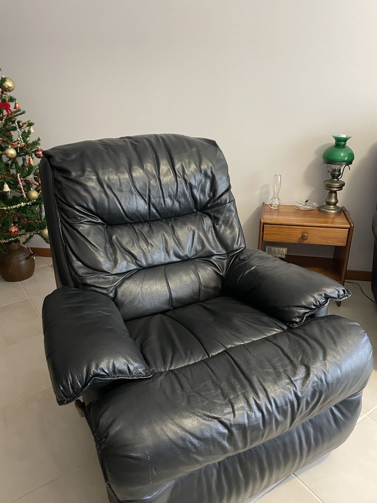 Conjunto 2 sofás em couro
