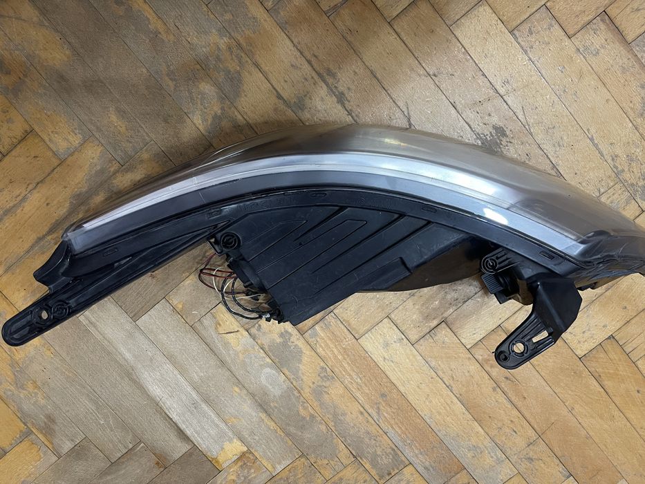 Фара на кіа ріо седан 2013 року