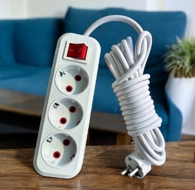 Подовжувач 3 гнізда + 2xUSB з заземленням і кнопкою для вимикання.
